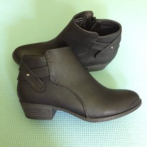 Madden Girl Black Boomerang Ankle Boots 🎀